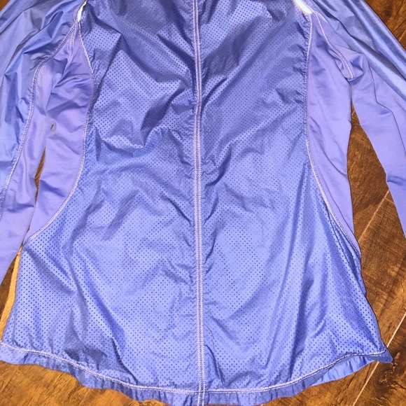 Lululemon - Picture 3 of 3